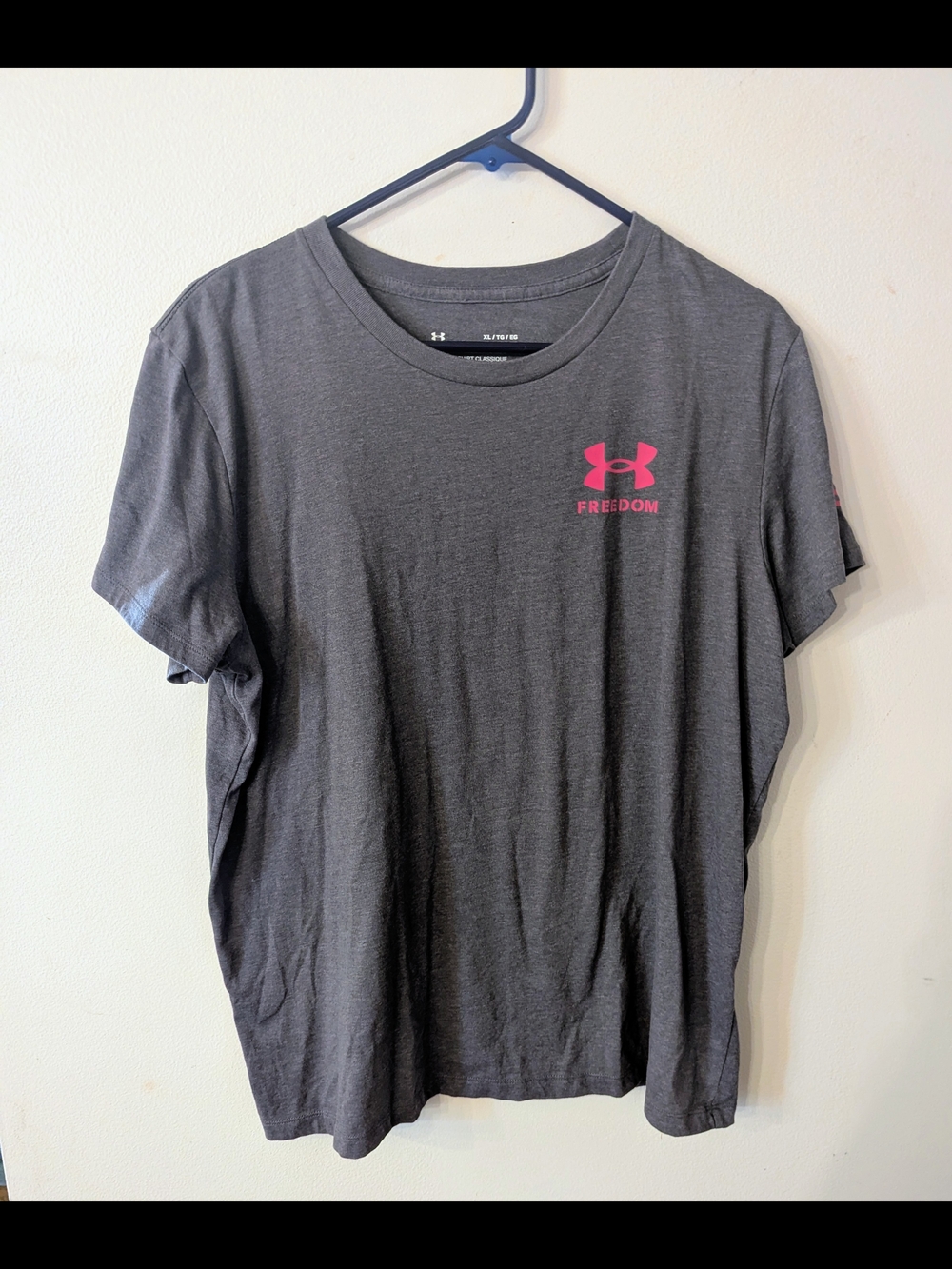 Under Armour Freedom Women's  Gray Short-Sleeve T-Shirt with Pink Logo XL